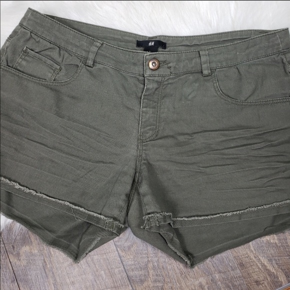 H&M Shorts - Picture 2 of 6